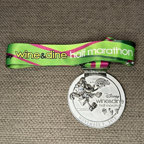 Disney Run Medal 2013 Wine & Dine Half Marathon November 9, 2013 WDW - Picture 3 of 7